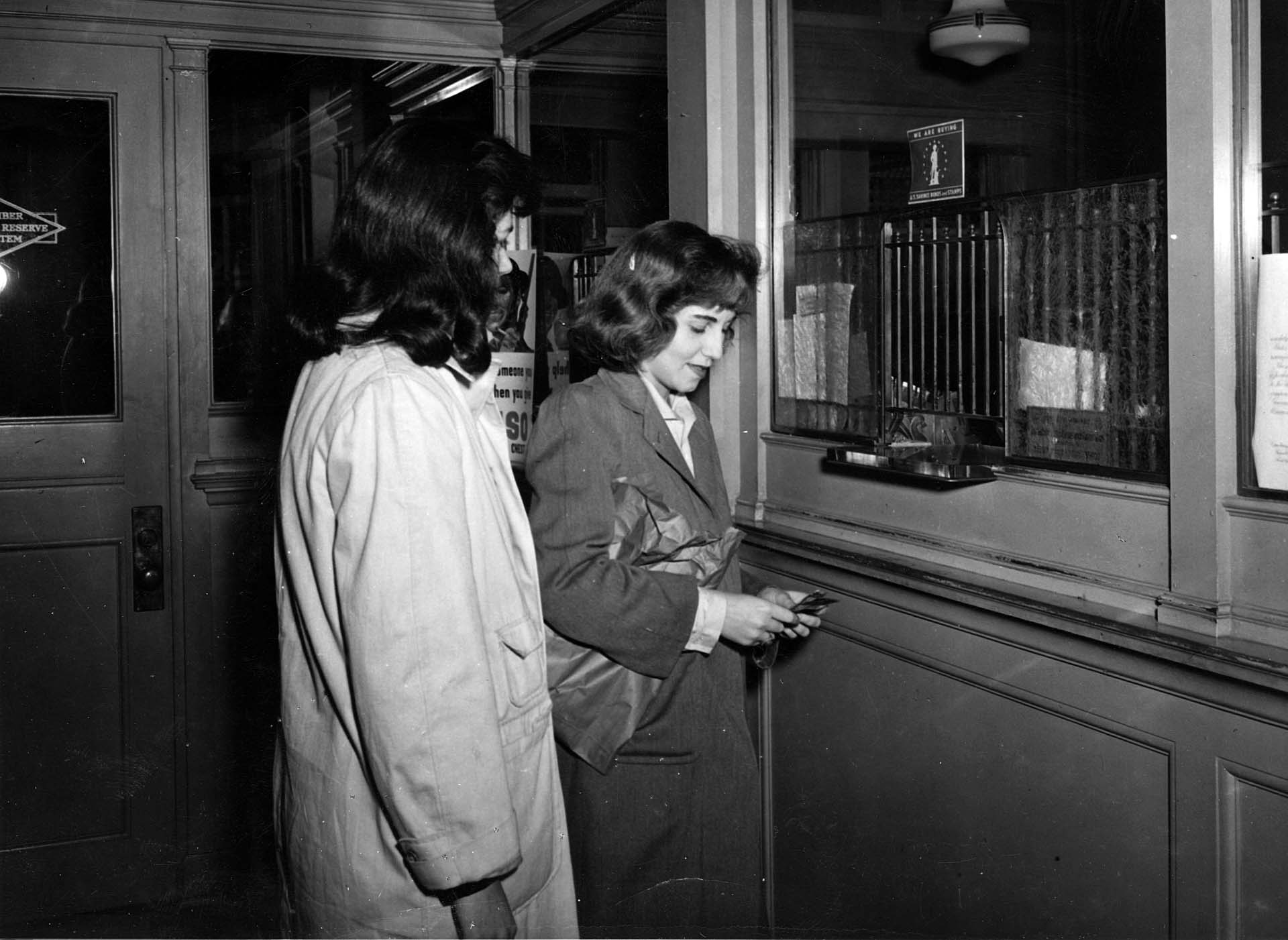 Vassar students at the Vassar Bank in the early 1940s